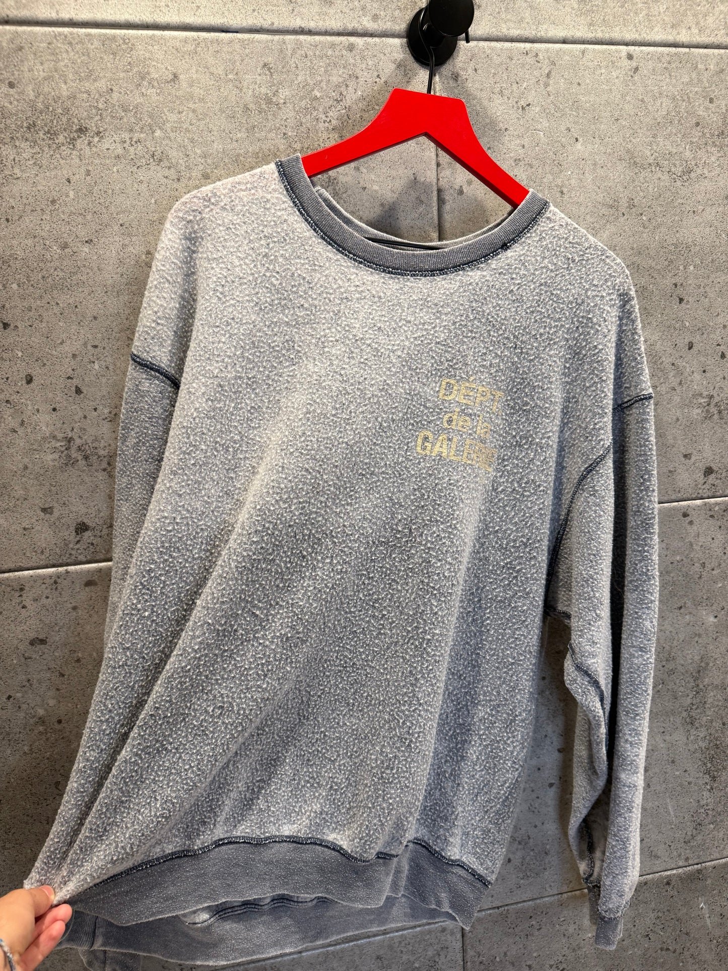 Gallery dept og reversible crewneck