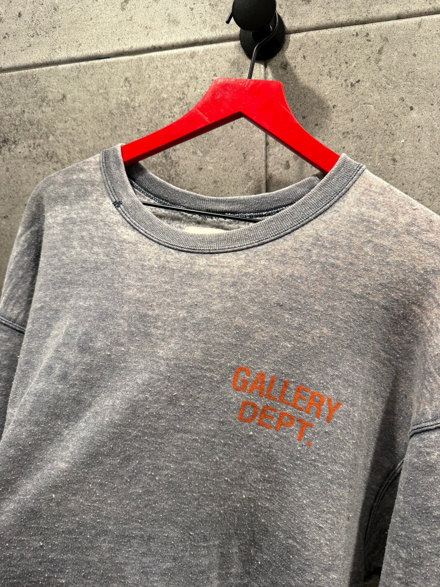 Gallery dept og reversible crewneck
