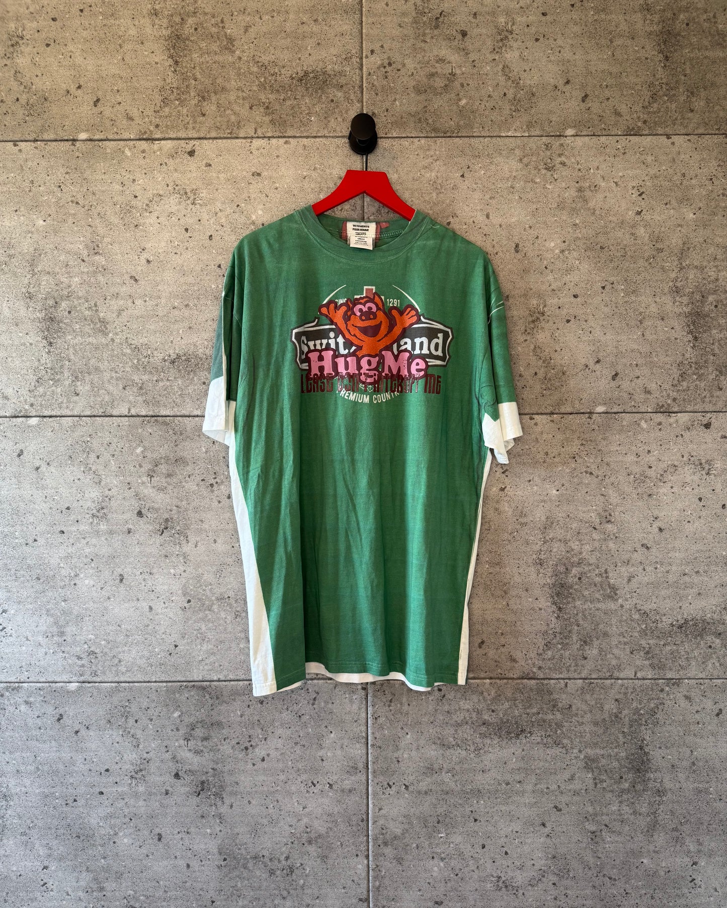 Vetements hug me t shirt