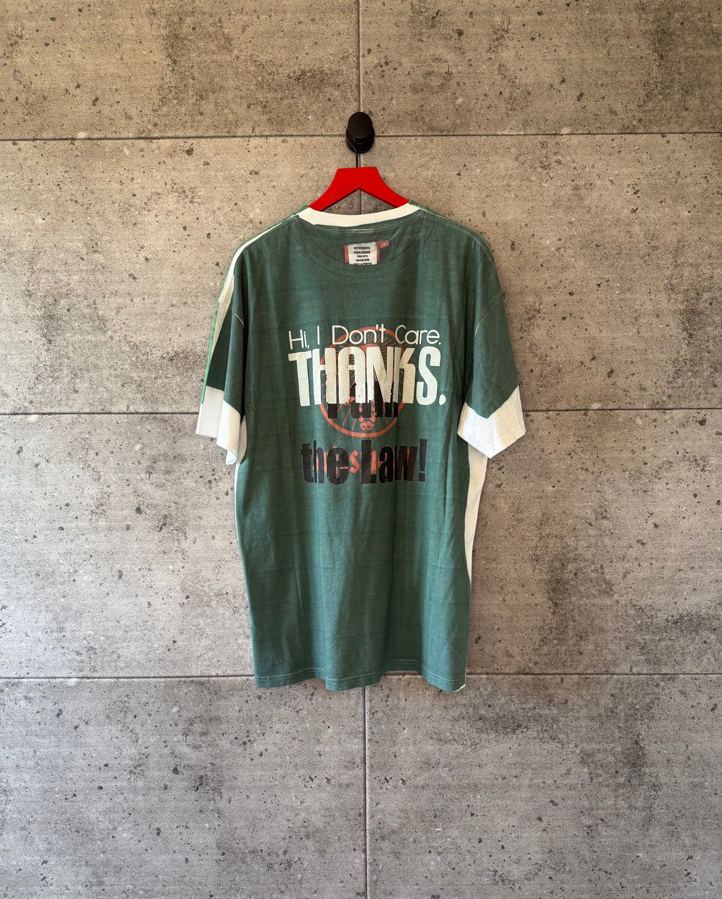 Vetements hug me t shirt