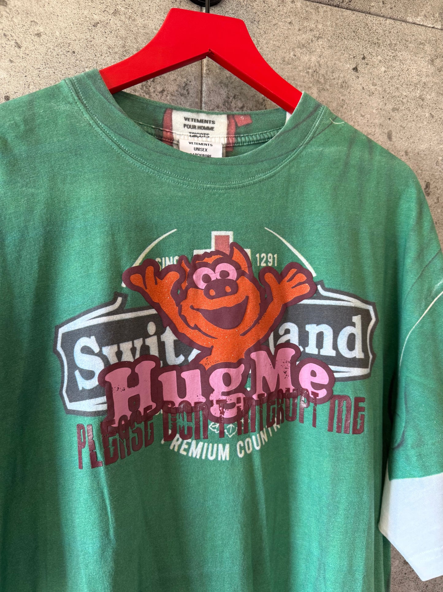 Vetements hug me t shirt