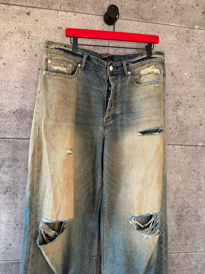 Enfants riches deprimes corpse pose denim