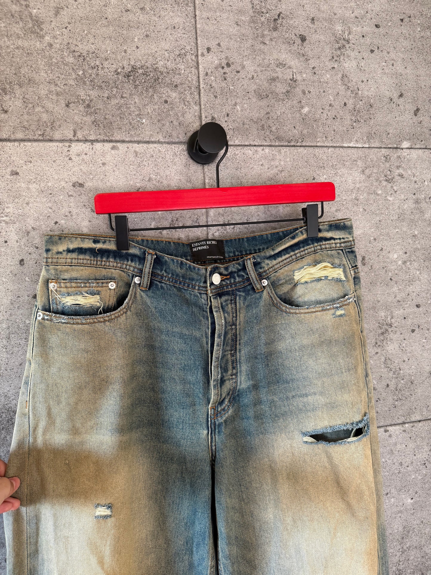 Enfants riches deprimes corpse pose denim