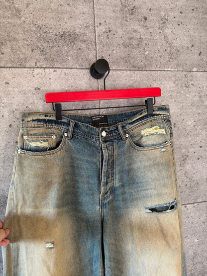 Enfants riches deprimes corpse pose denim