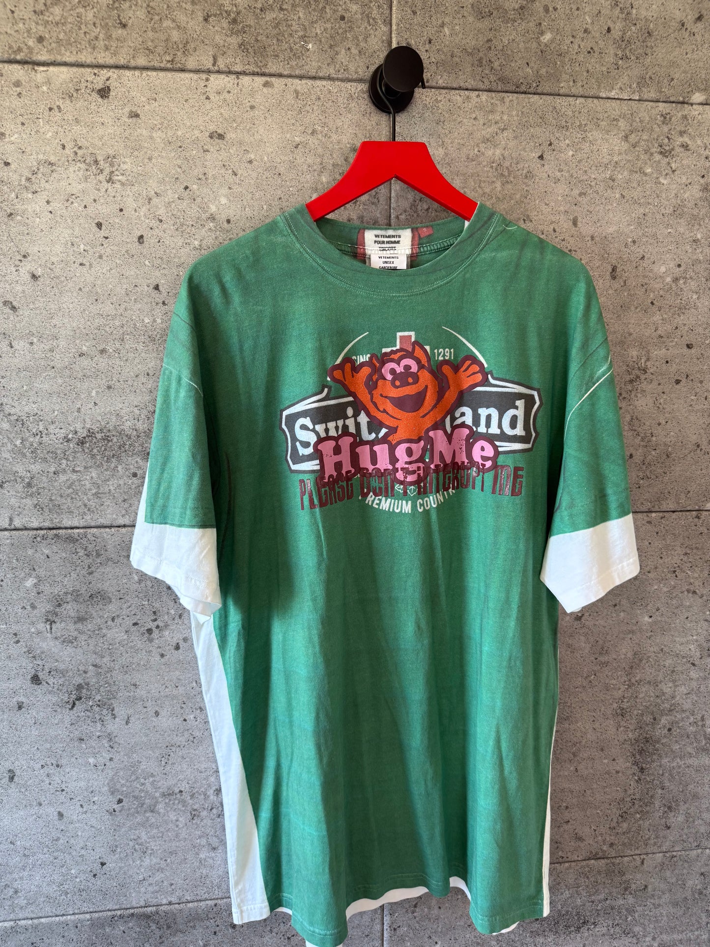 Vetements hug me t shirt